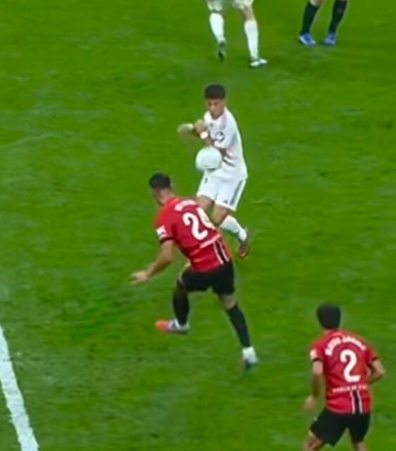 La mano de Arda Güler en el Real Madrid-Mallorca (Redes sociales)