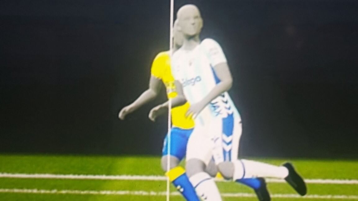 Fuera de juego previo a la mano del Málaga CF (Imagen: Movistar).