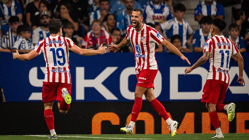  Julián Álvarez, Hancko y Almada (Cordon Press)