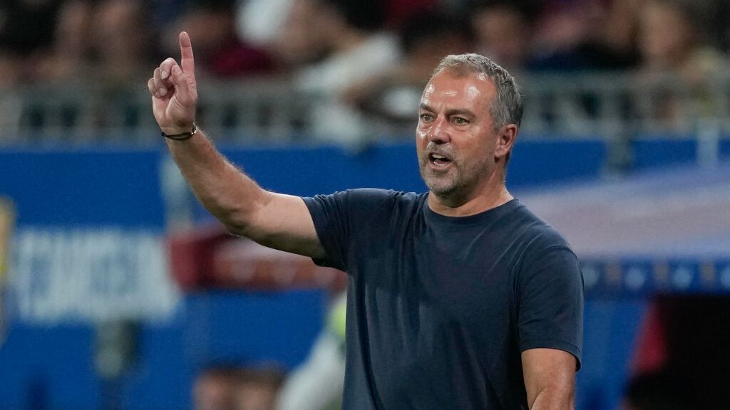 Hansi Flick durante el partido contra el Valencia (Fuente: EFE)