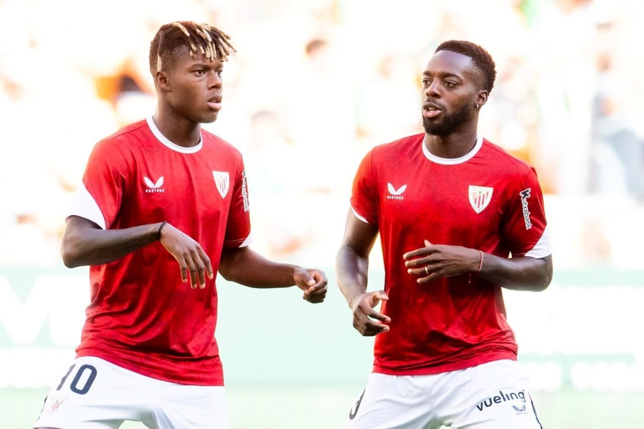 Los hermanos Williams calientan para jugar ante el Betis en La Cartuja.