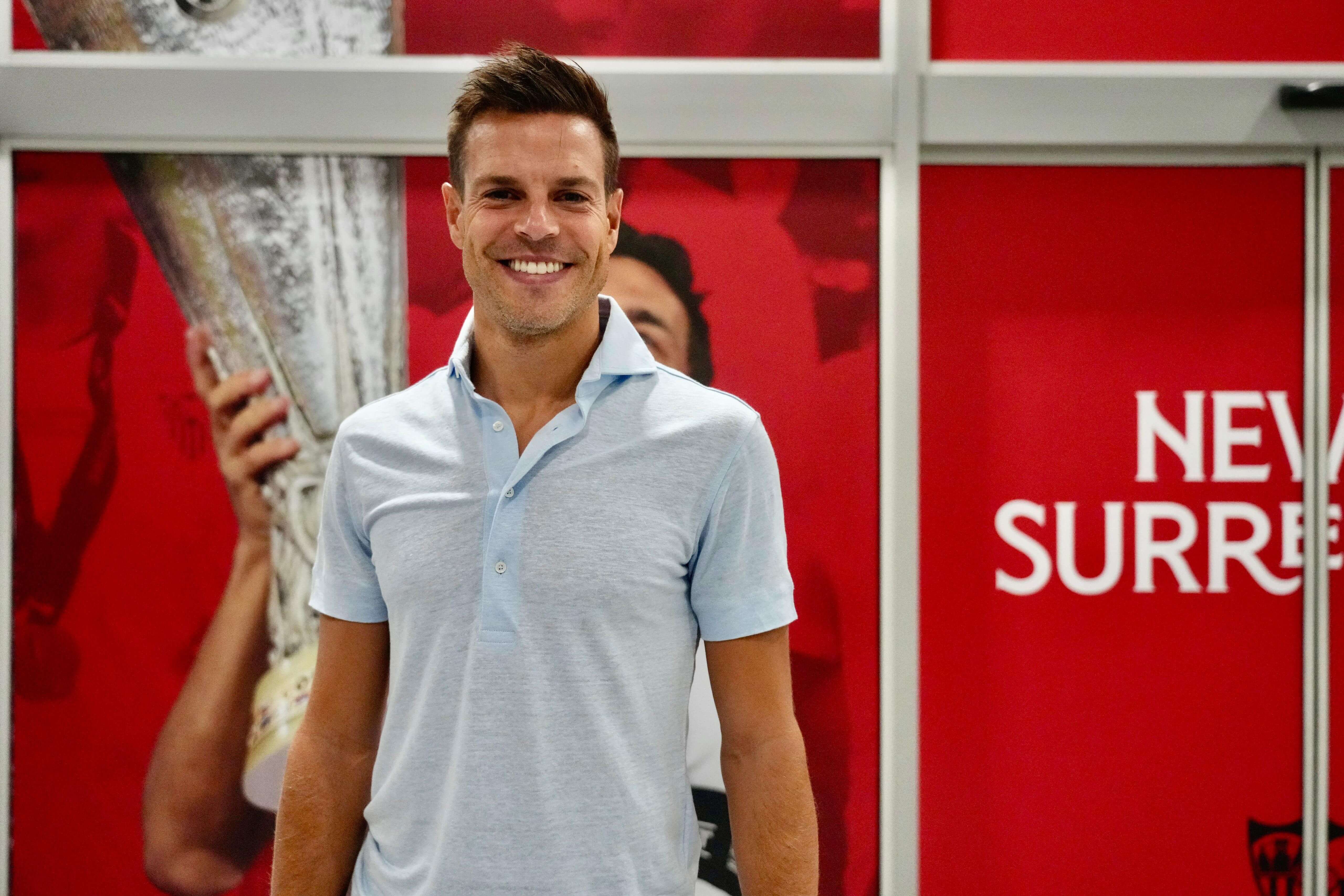 César Azpilicueta, en su llegada a Sevilla.