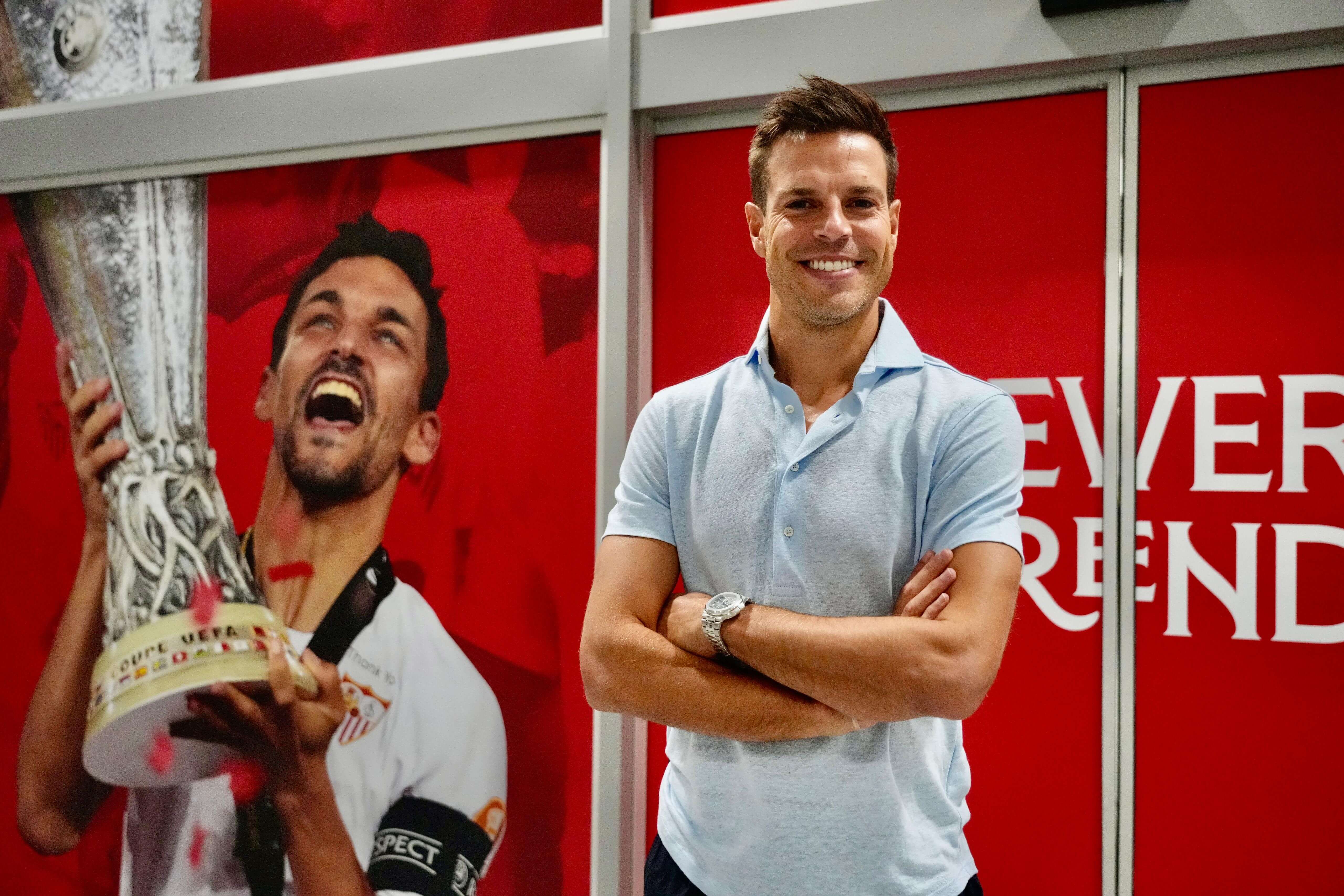 César Azpilicueta, en su llegada a Sevilla.
