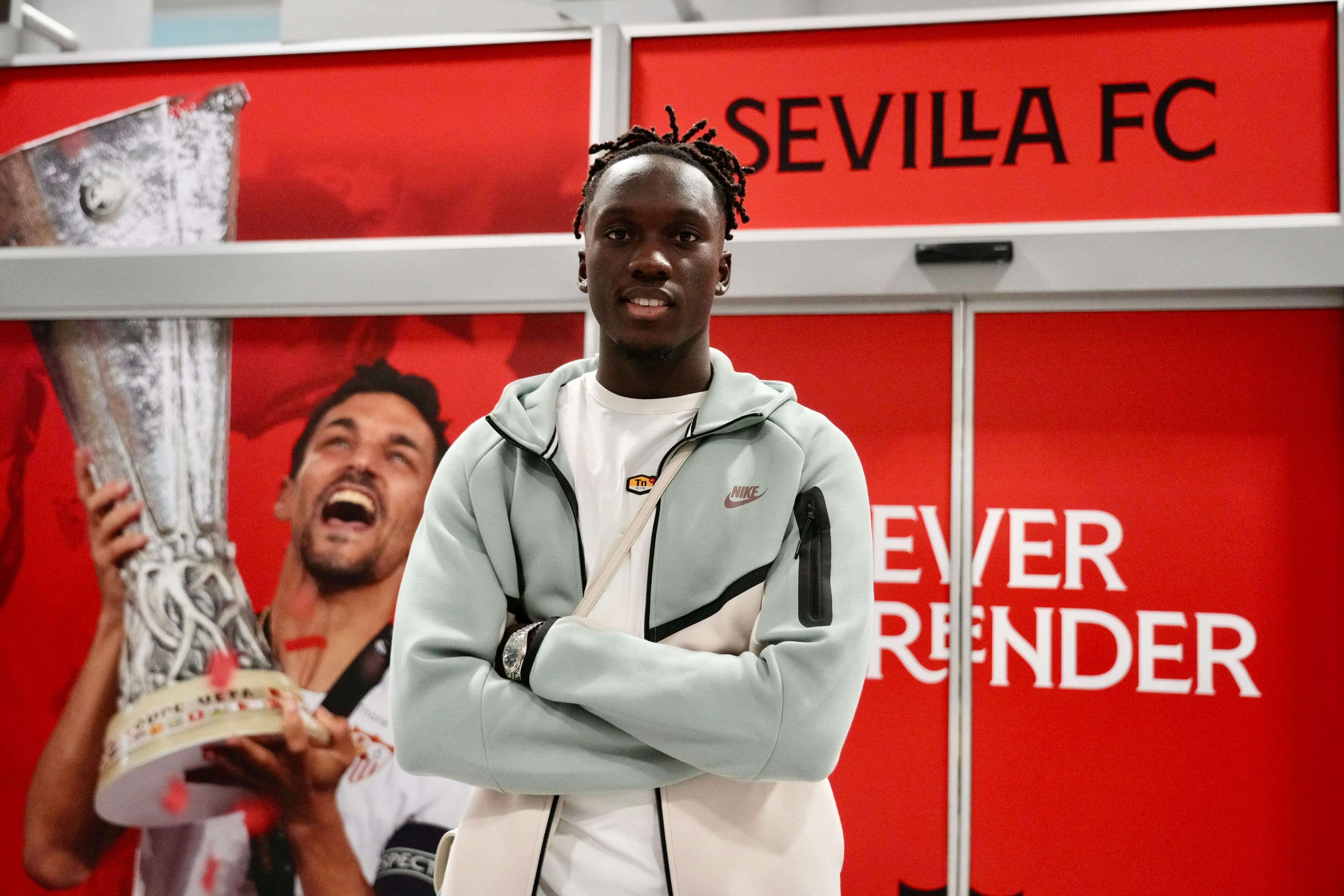  Batista Mendy, en su llegada a Sevilla.