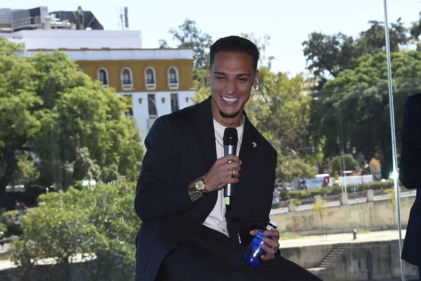 Antony, en su presentación en el Betis.