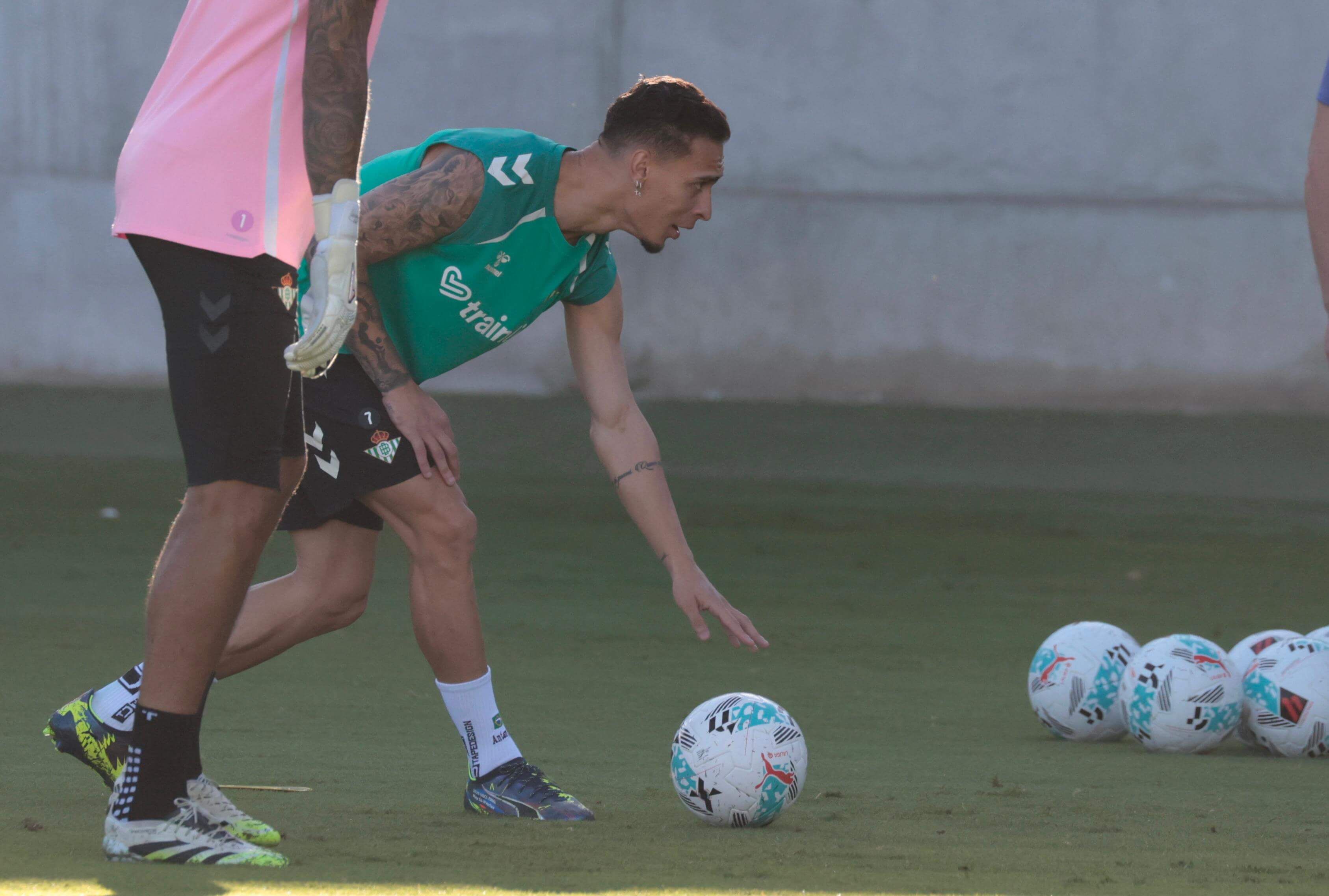  Antony, en su primer entrenamiento con el Betis.
