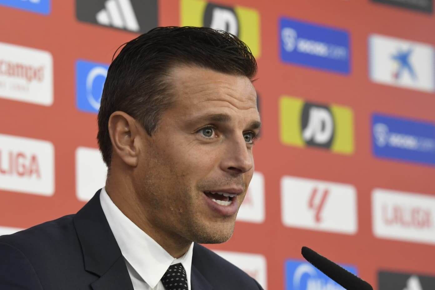  César Azpilicueta, en su presentación.