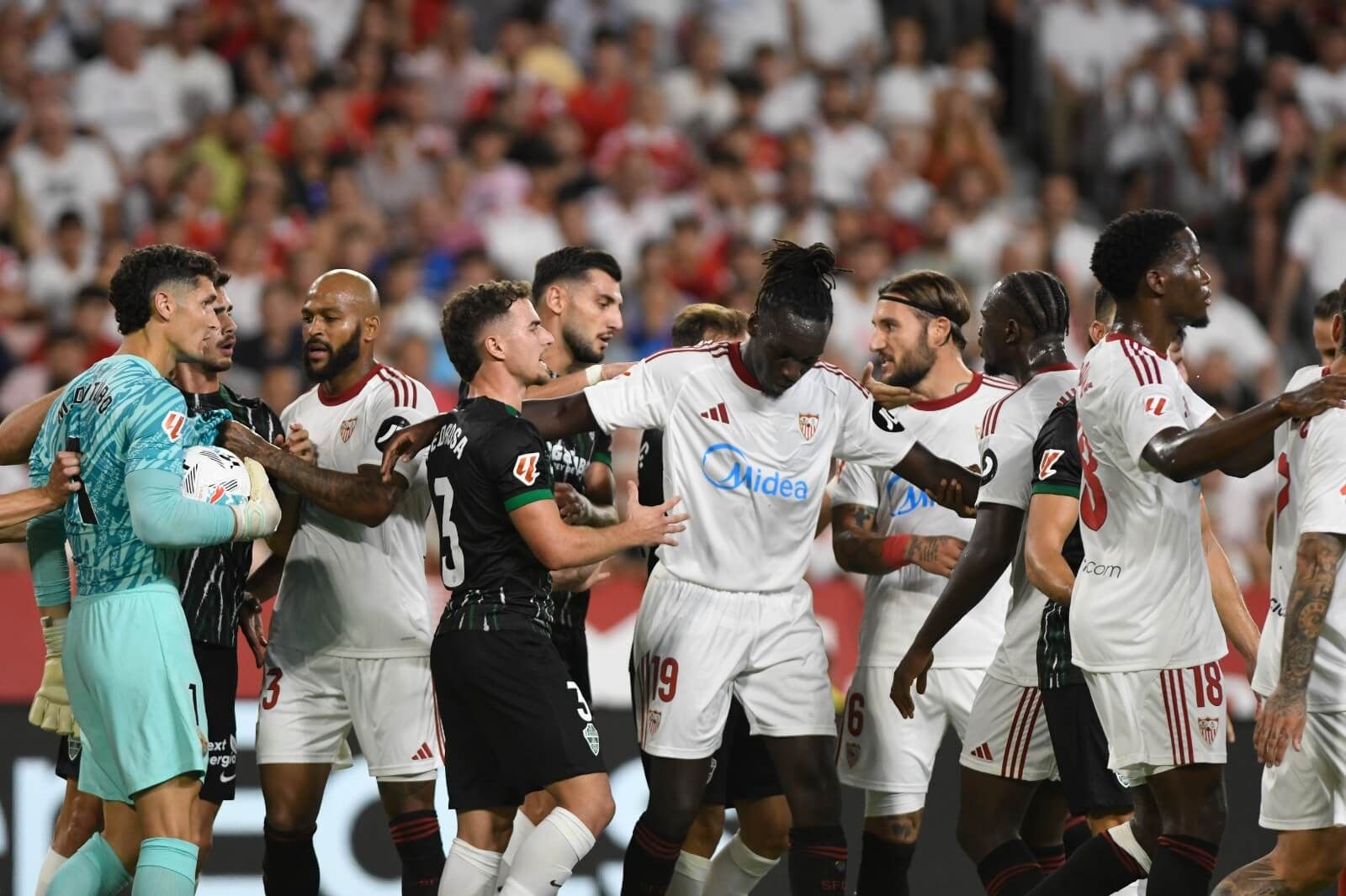  Batista Mendy, ante el Elche.