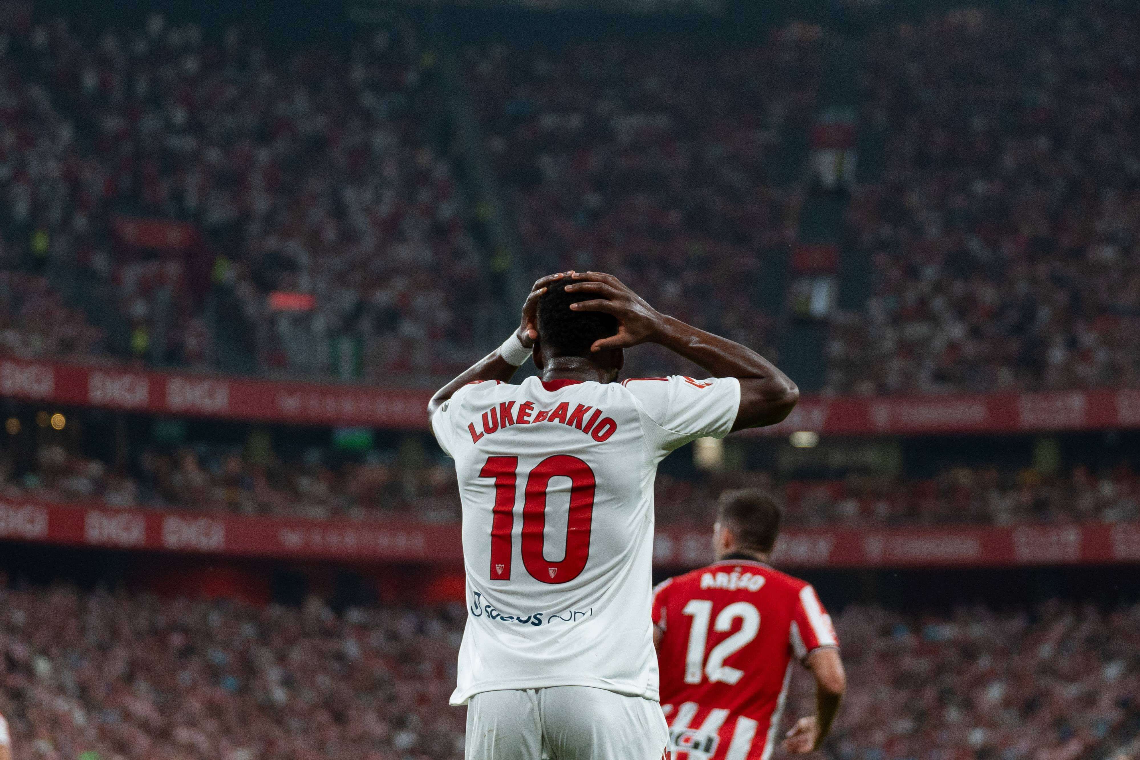  Dodi Lukebakio, ante el Athletic en San Mamés