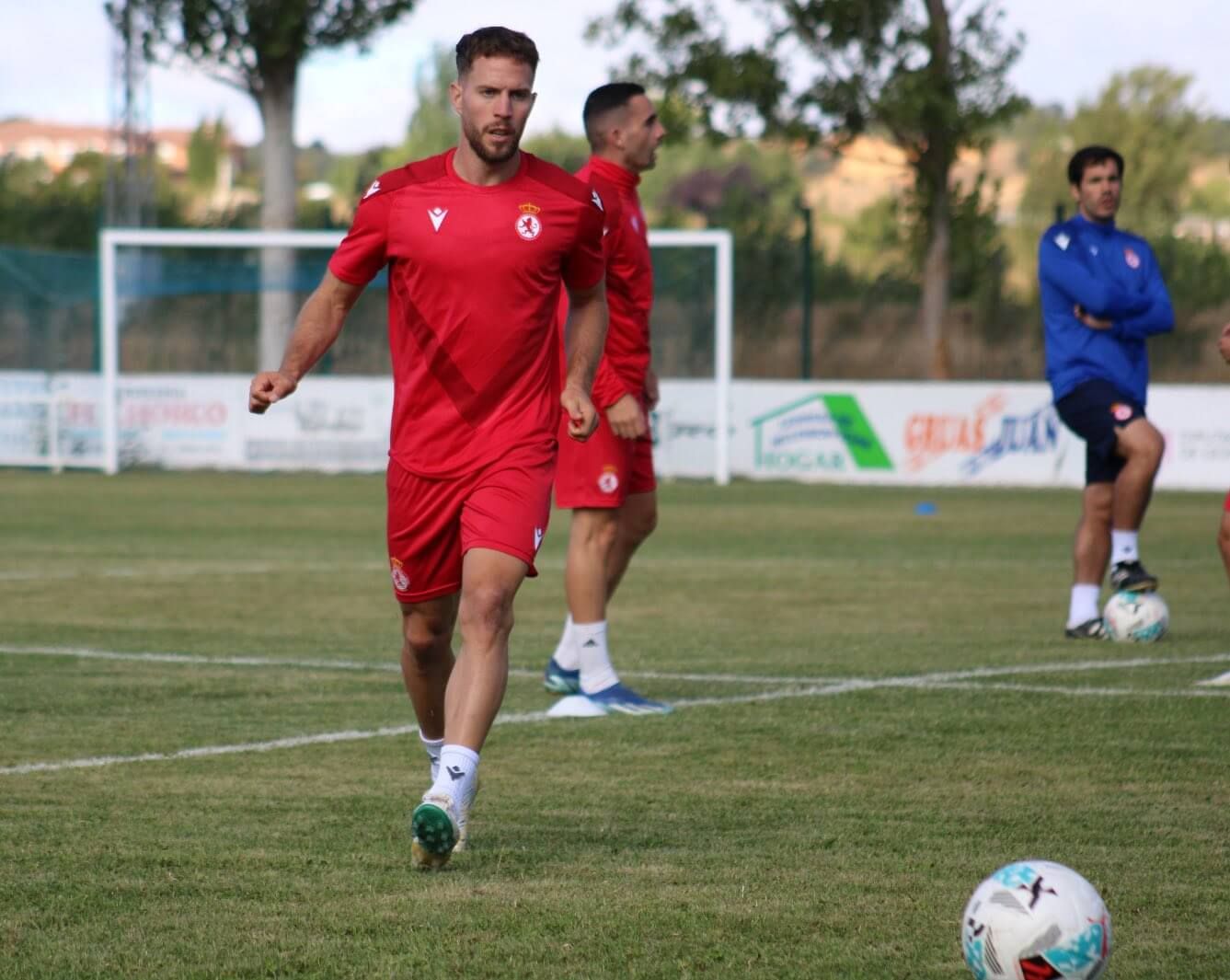  Iván Calero, durante su primer entrenamiento con la Cultural Leonesa.