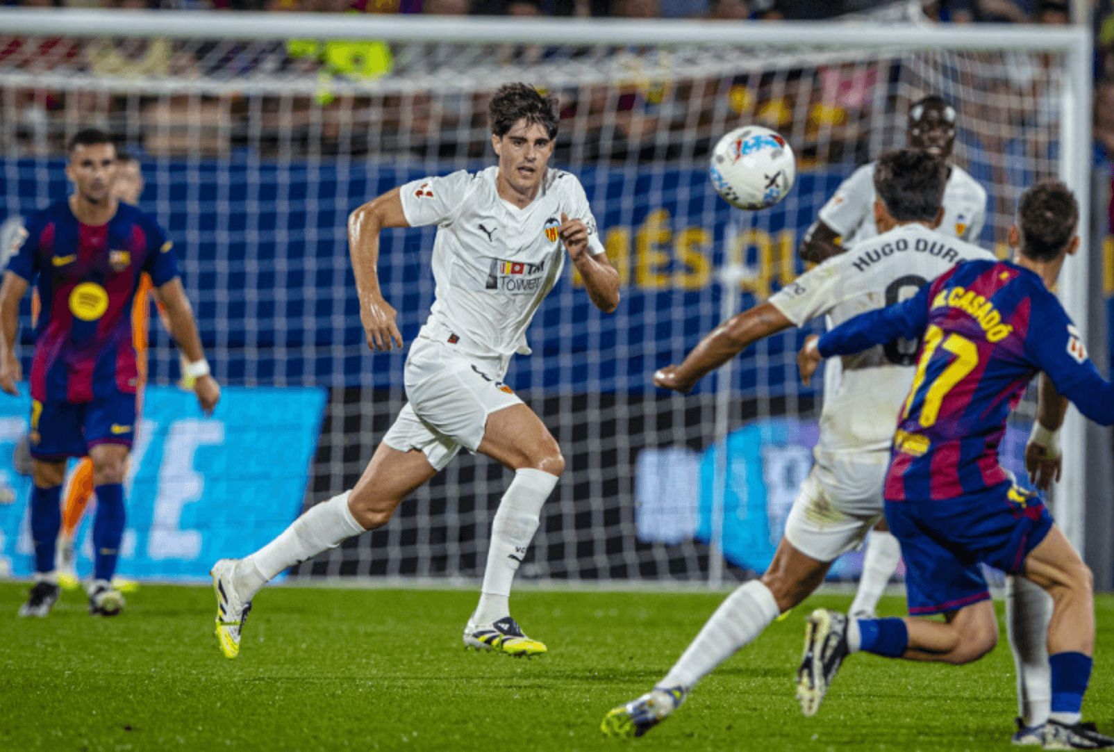  Javi Guerra ante el FC Barcelona