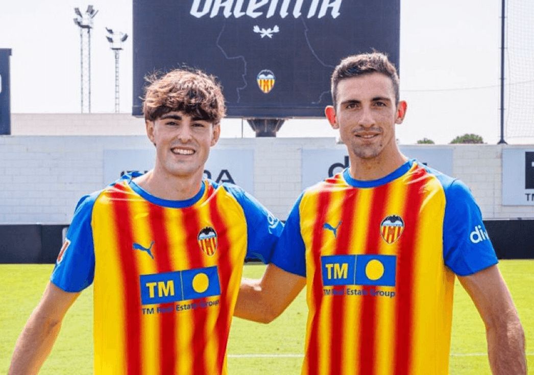 Javi Guerra y Tárrega, renovaciones de Ron Gourlay