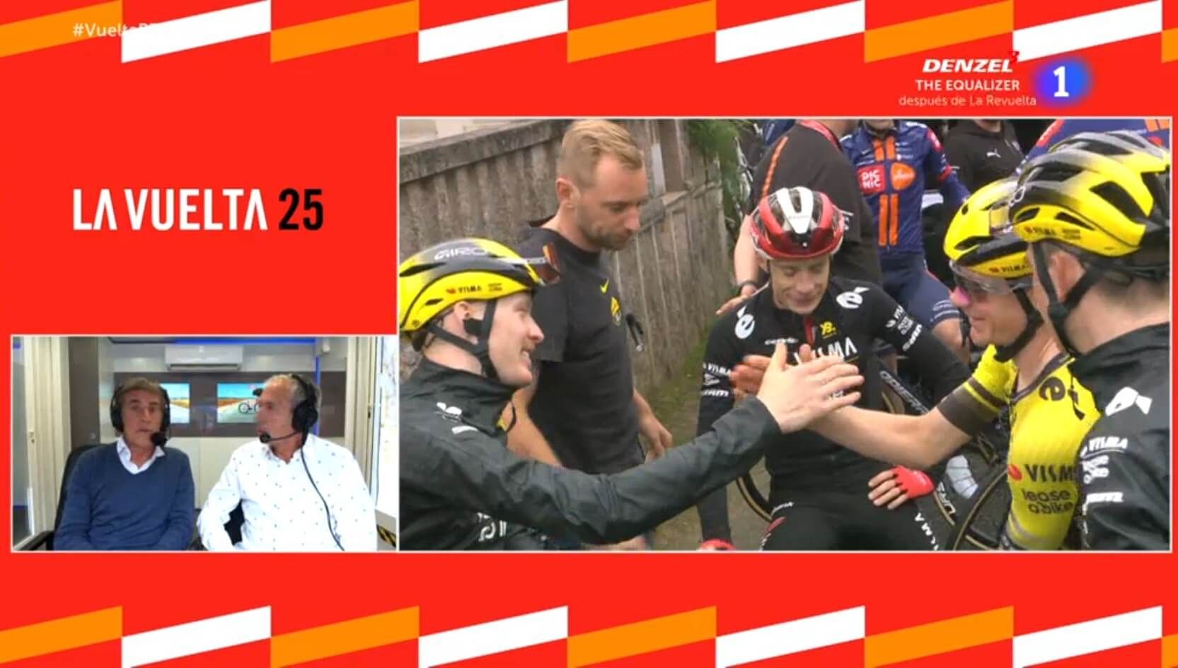  Jonas Vingegaard con sus compañeros