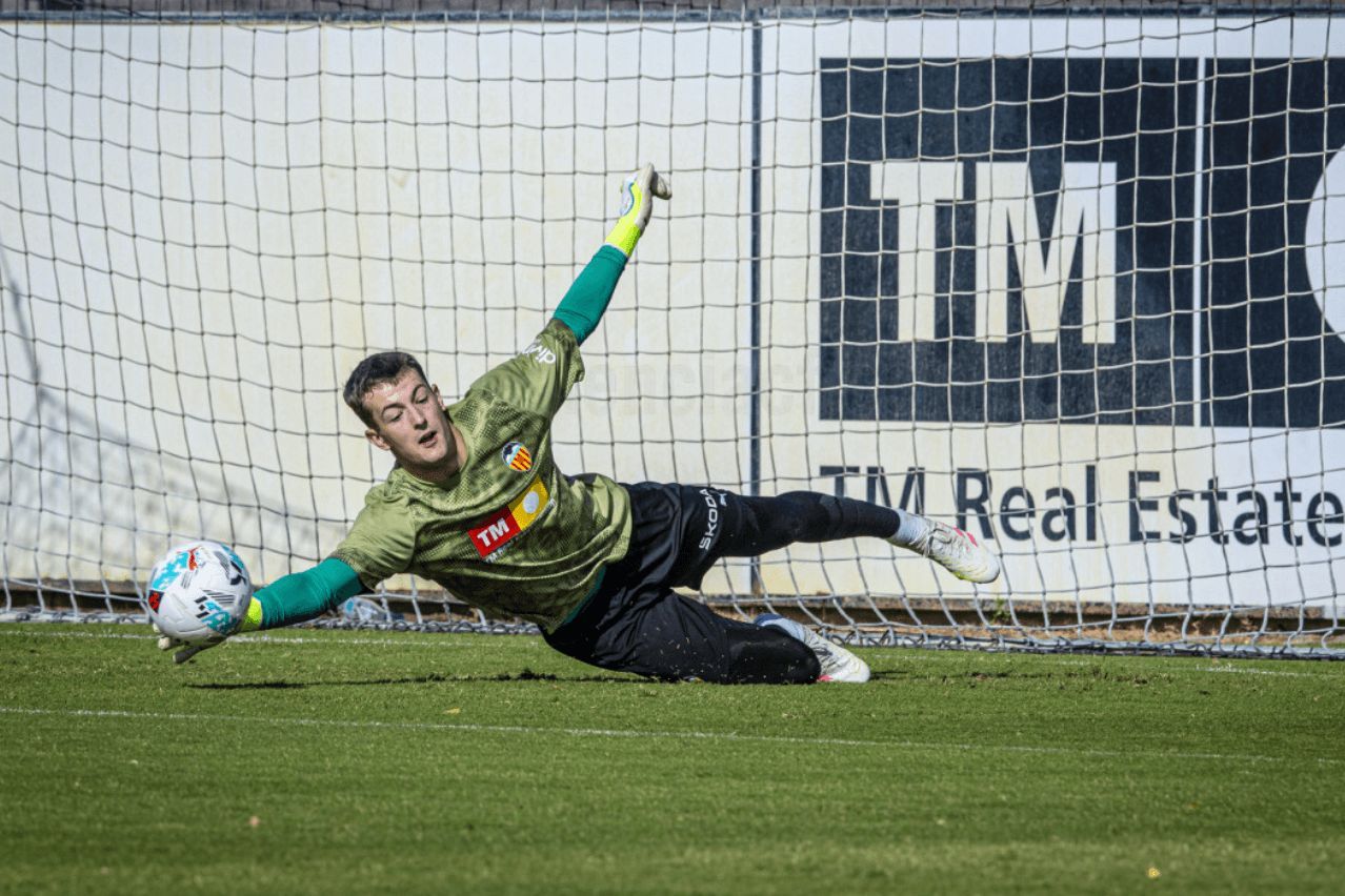  Julen Agirrezabala entrenando