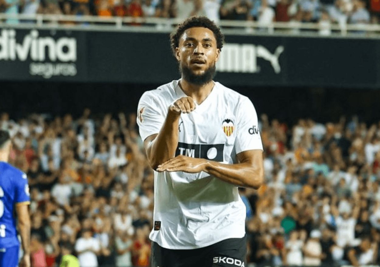  La Cobra Arnaut Danjuma pica en Mestalla