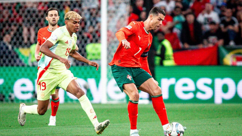  Lamine Yamal y Cristiano Ronaldo en el Portugal-España de la Nations (Fuente: Cordon Press)