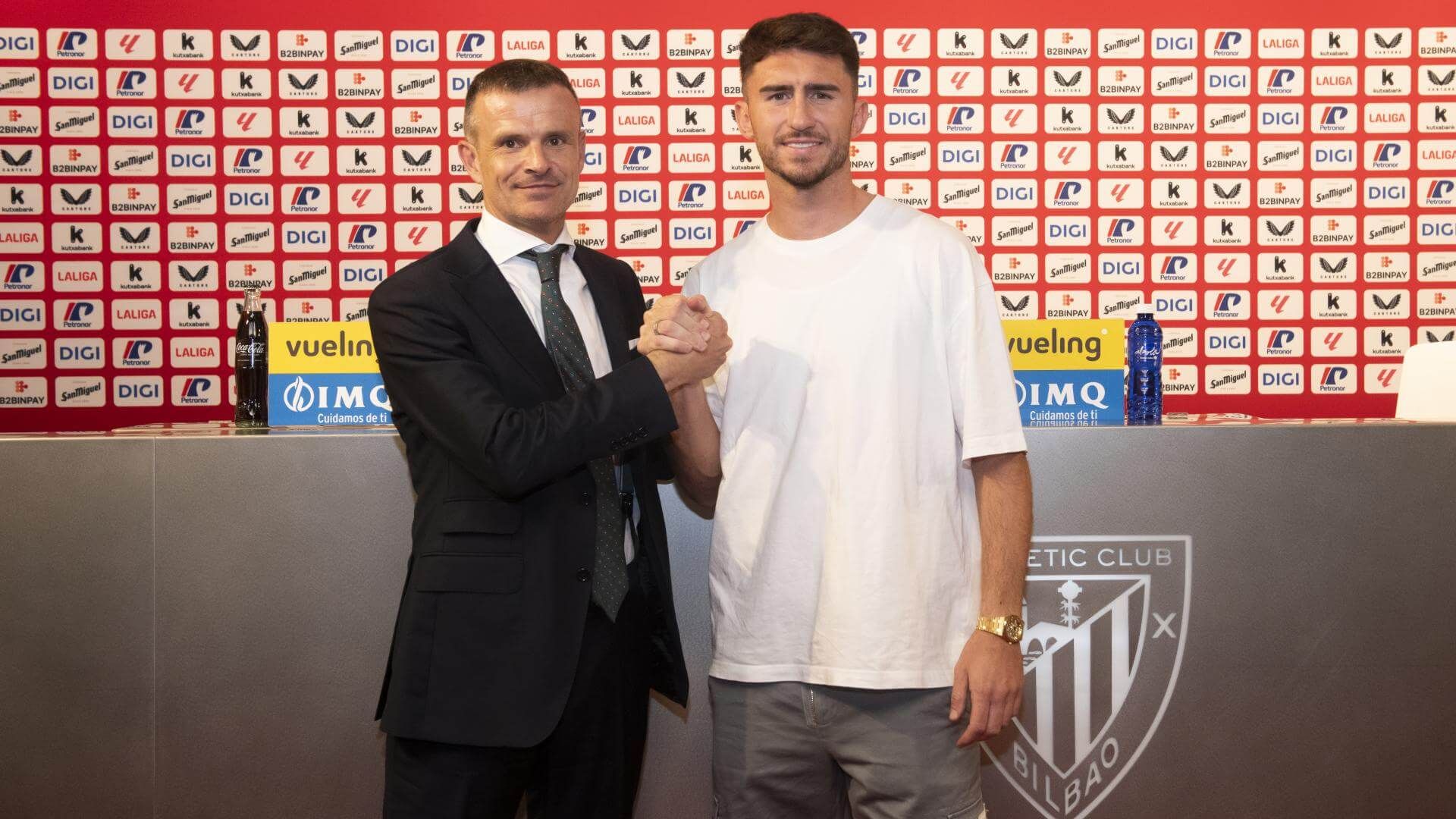 Jon Uriarte se saluda con Aymeric Laporte en San Mamés (Foto: Athletic Club).