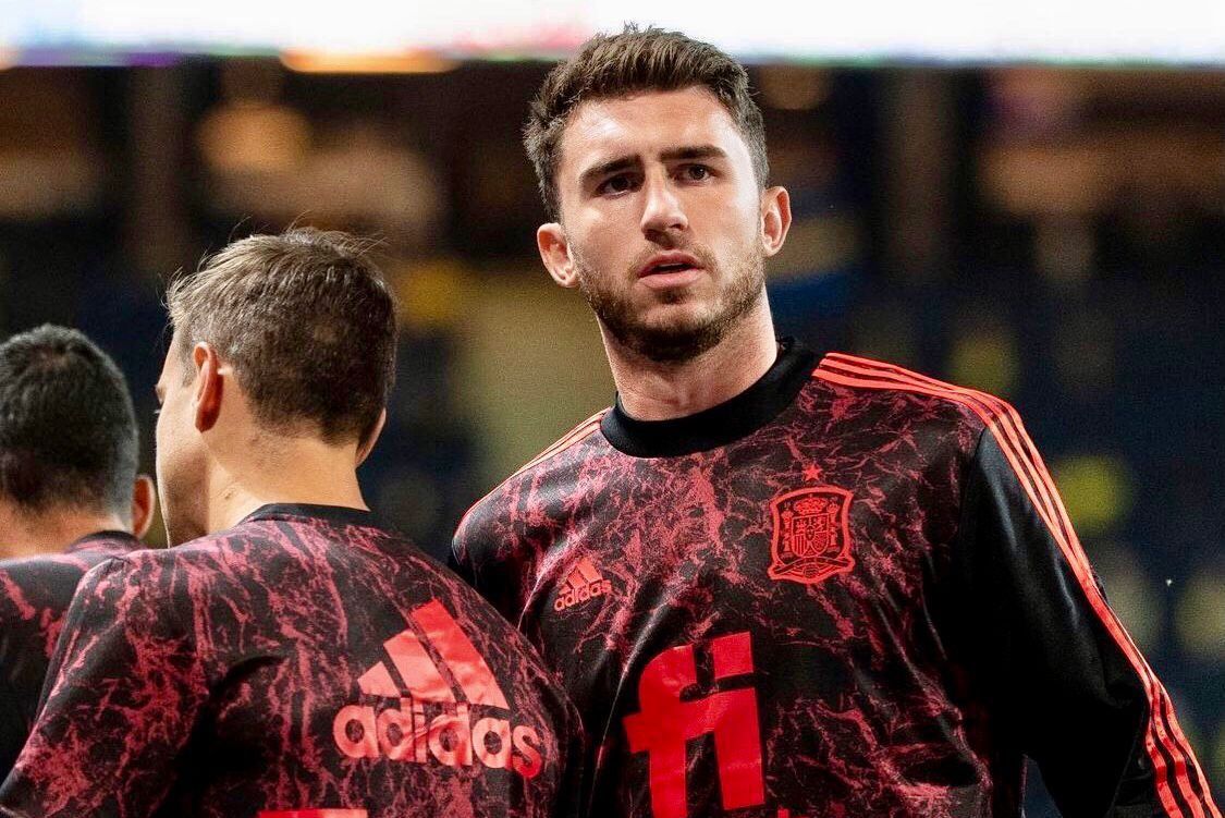 El central Aymeric Laporte antes de un partido con la selección española (Foto: Sefutbol).