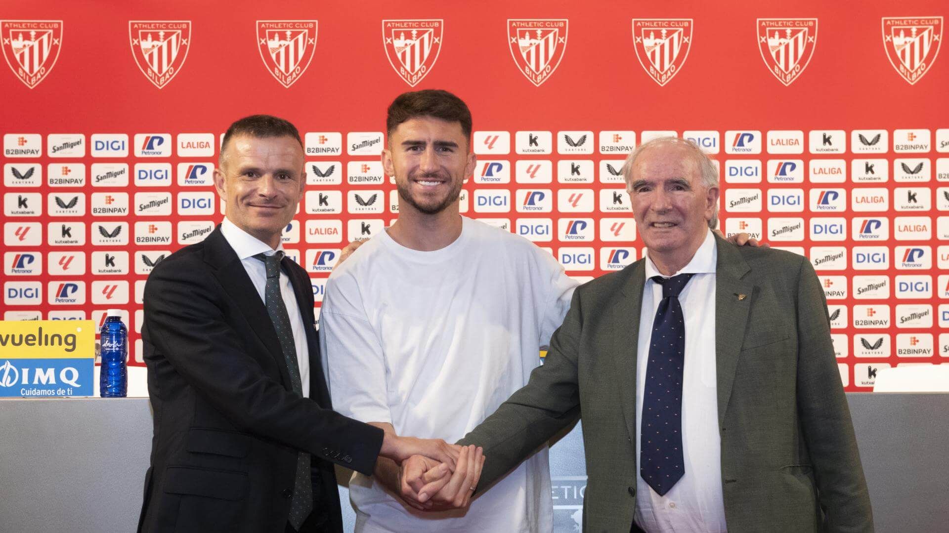  Jon Uriarte con Aymeric Laporte e Iribar en San Mamés.