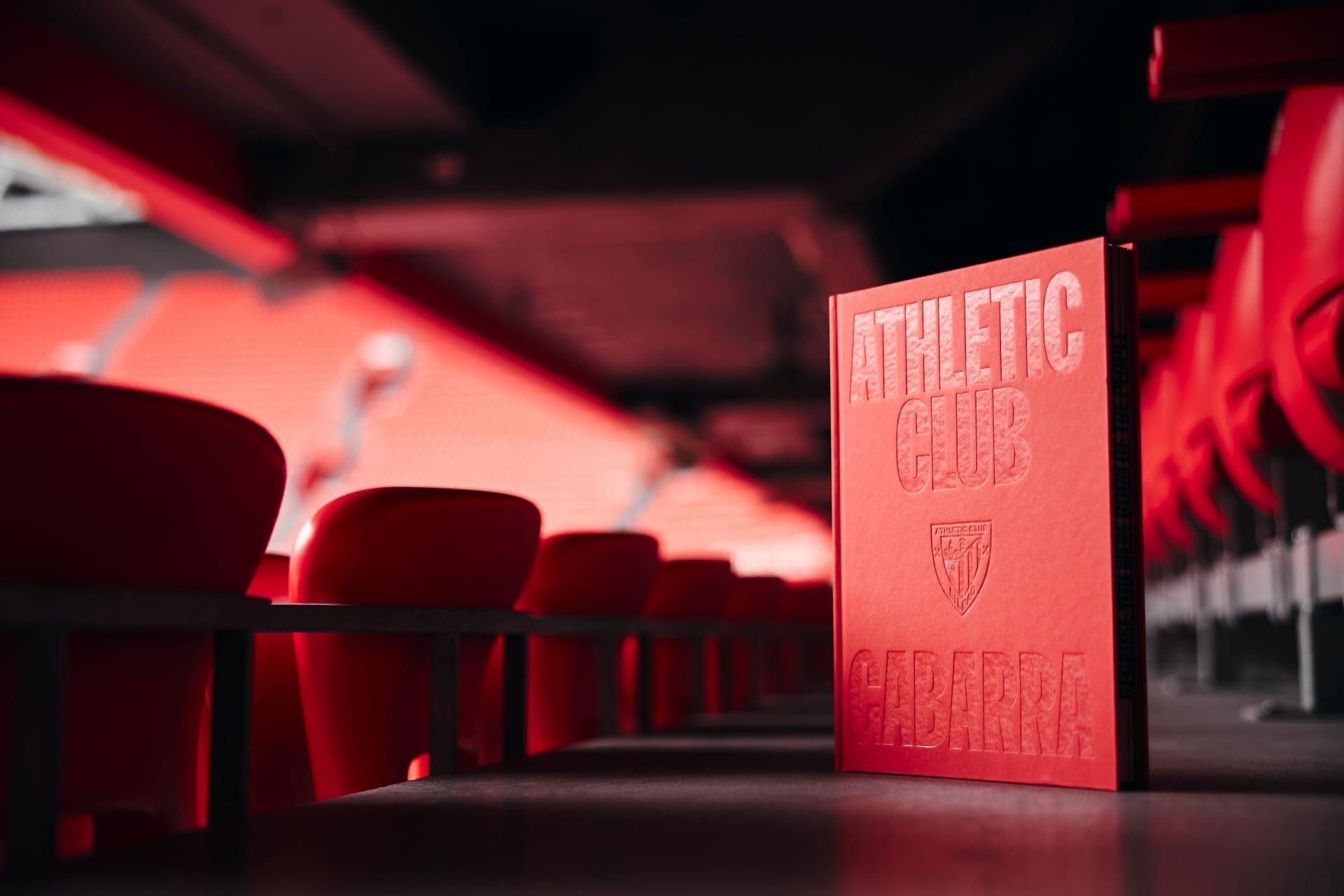  El libro cuesta 60 euros y es una joya de imágenes sobre la Gabarra.