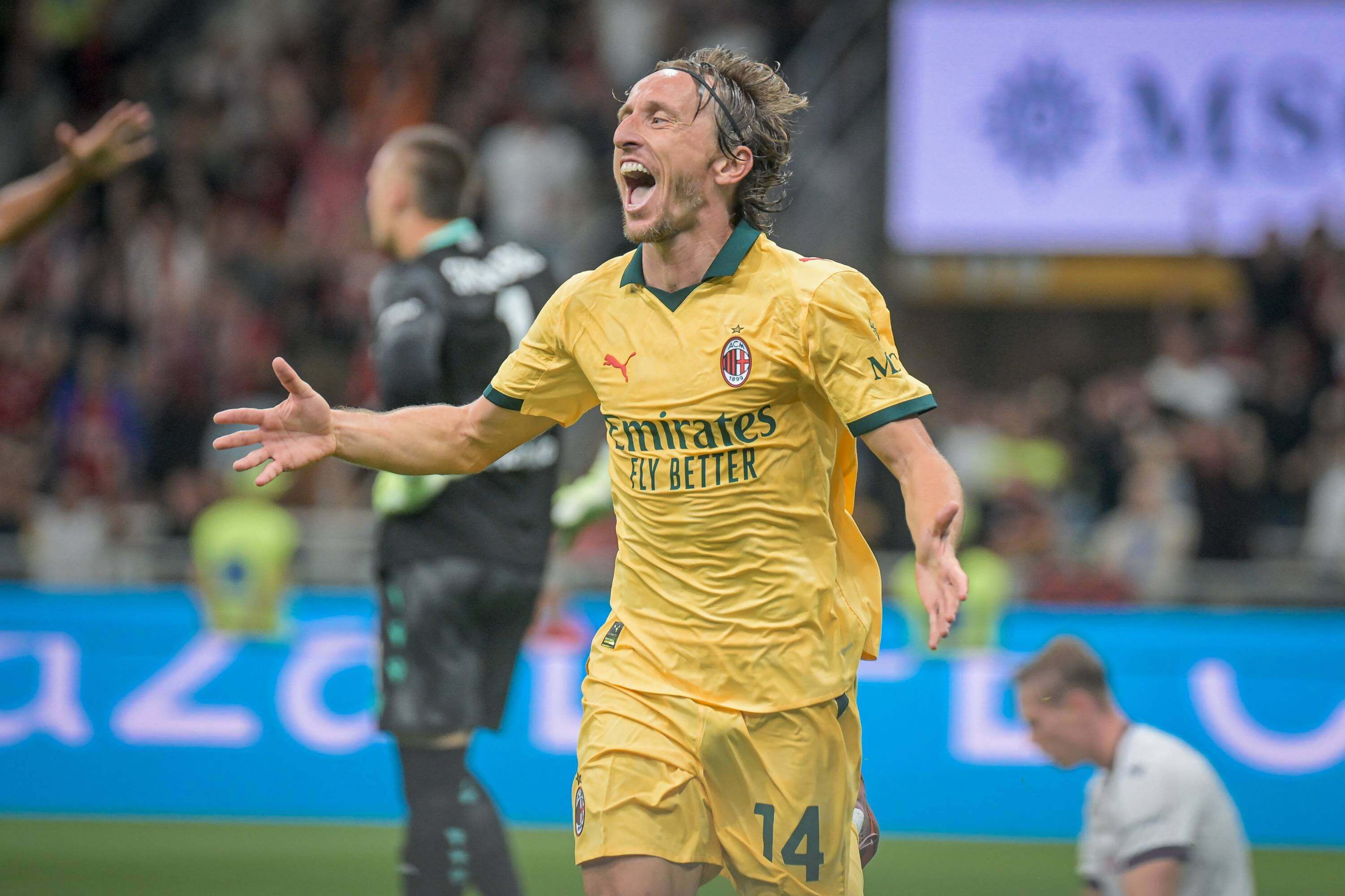  Luka Modric celebrando su primer gol con el AC Milan