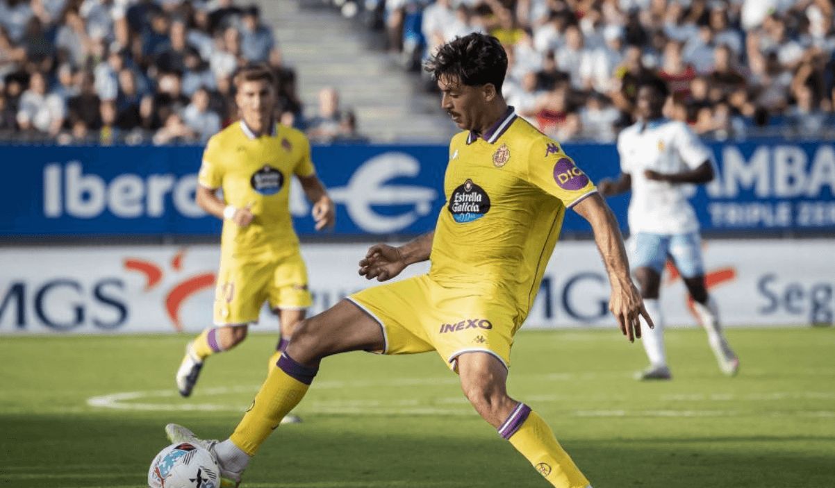 Meseguer controlando el esférico en el duelo ante el Real Zaragoza.