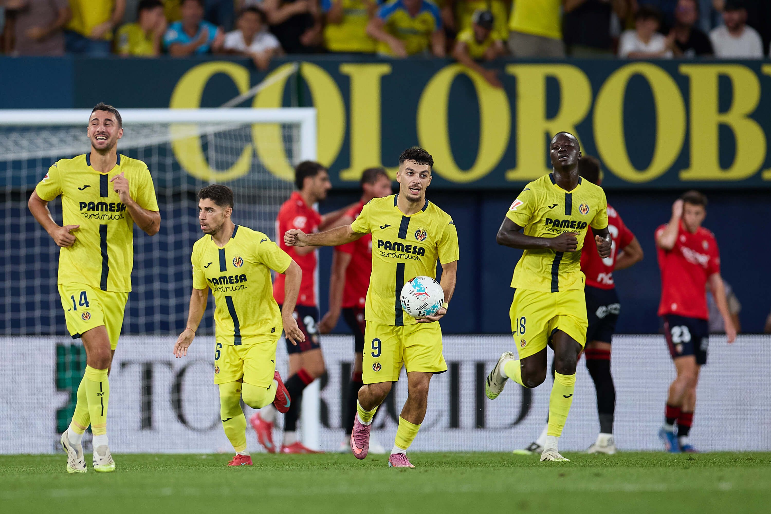  Mikautadze celebra su primer gol con el Villarreal, ante Osasuna.