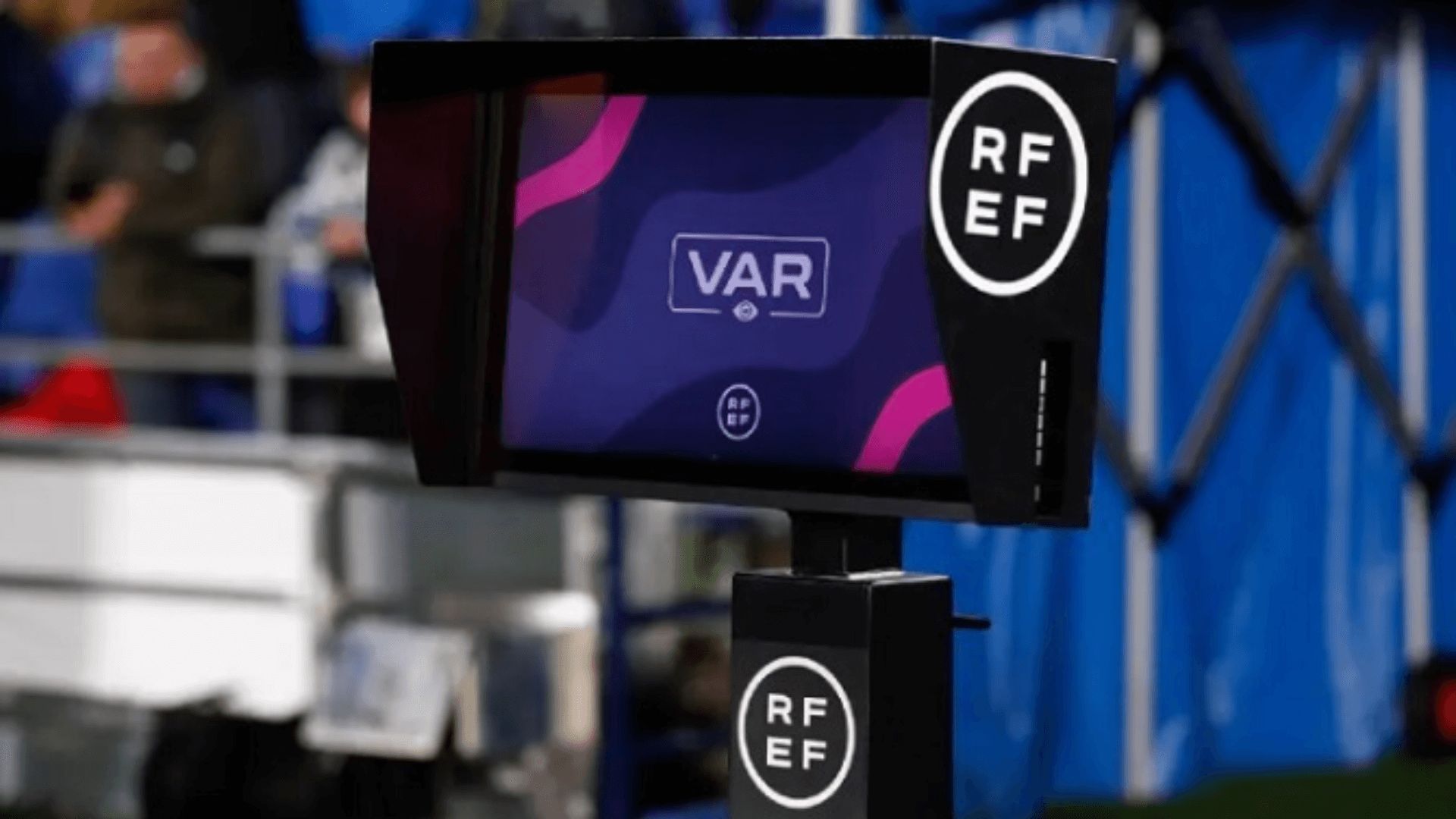  El VAR es muy importante en competiciones de élite y cada vez llega más a los semiprofesionales.