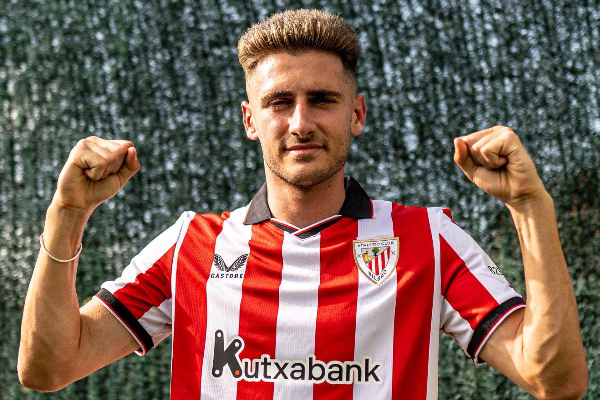  El atacante Robert Navarro ha firmado hasta junio de 2030.