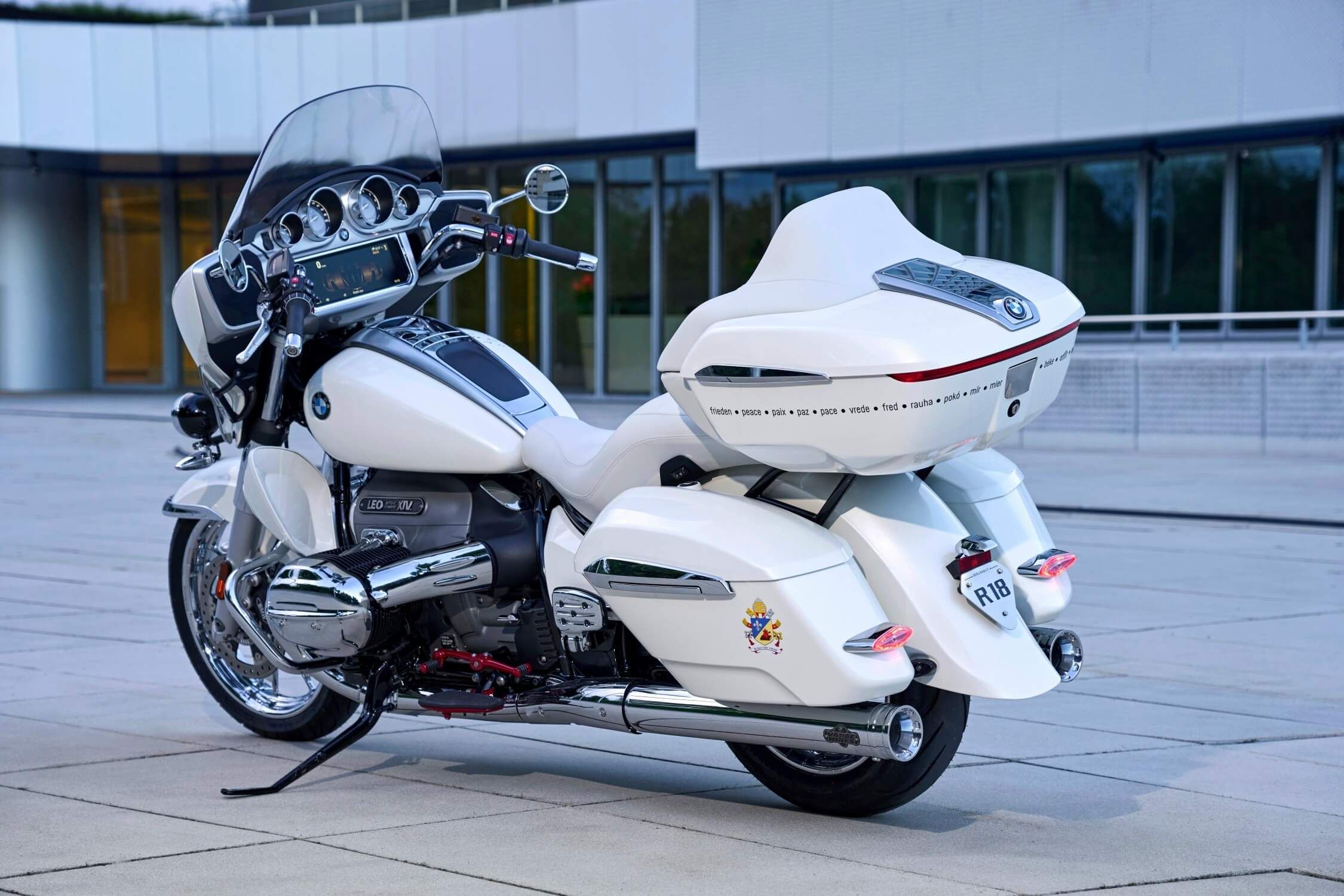 La BMW R 18 Transcontinental. bendecida por el Papa León XIV.