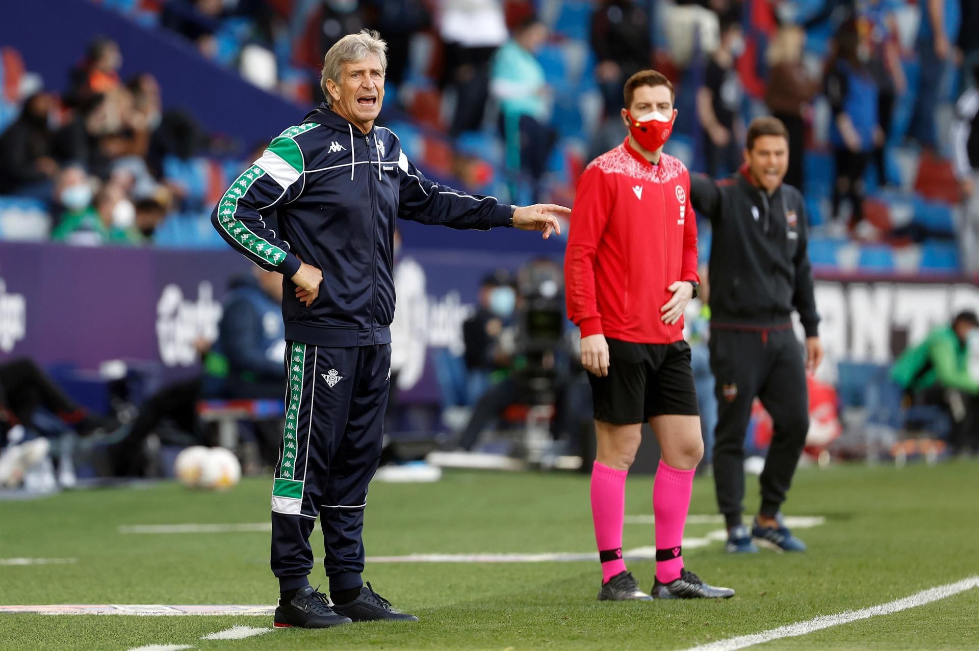  Manuel Pellegrini, en el estadio Ciutat de València