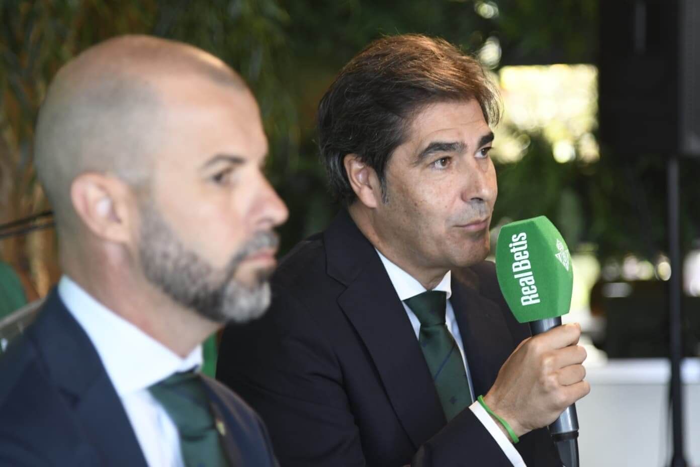 Ángel Haro y Manu Fajardo, en la presentación de Amrabat.