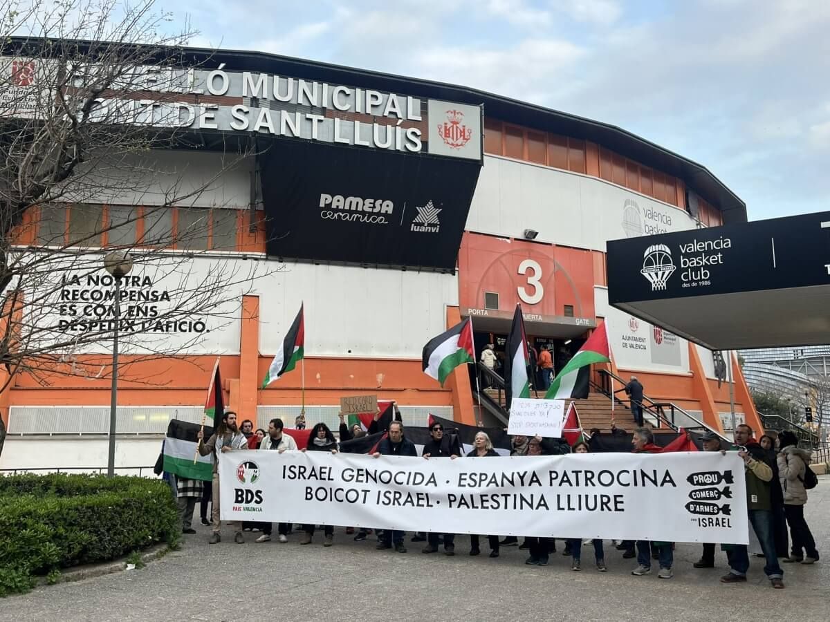  Protestas propalestinas antes del Valencia Basket - Hapoel Tel Aviv del año pasado