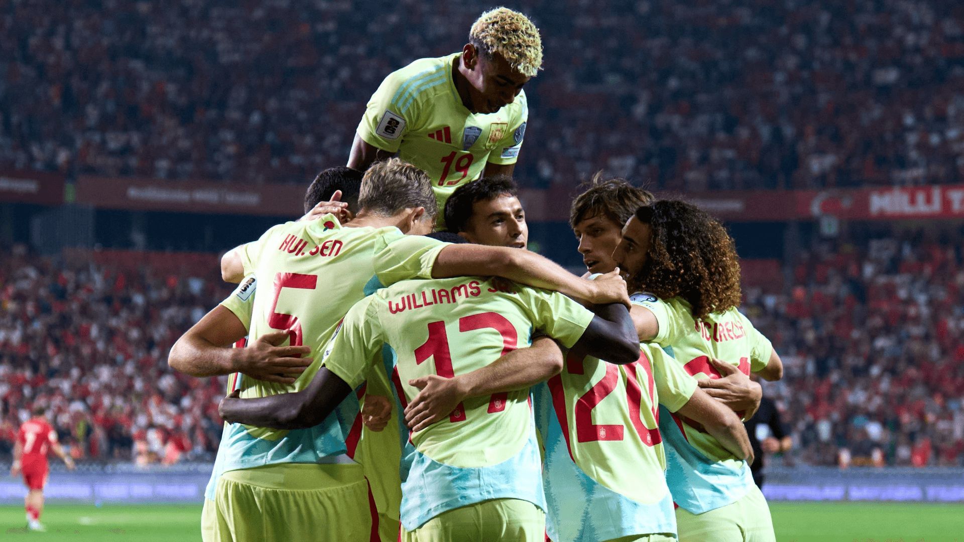  Los jugadores de España celebran un gol a Turquía.