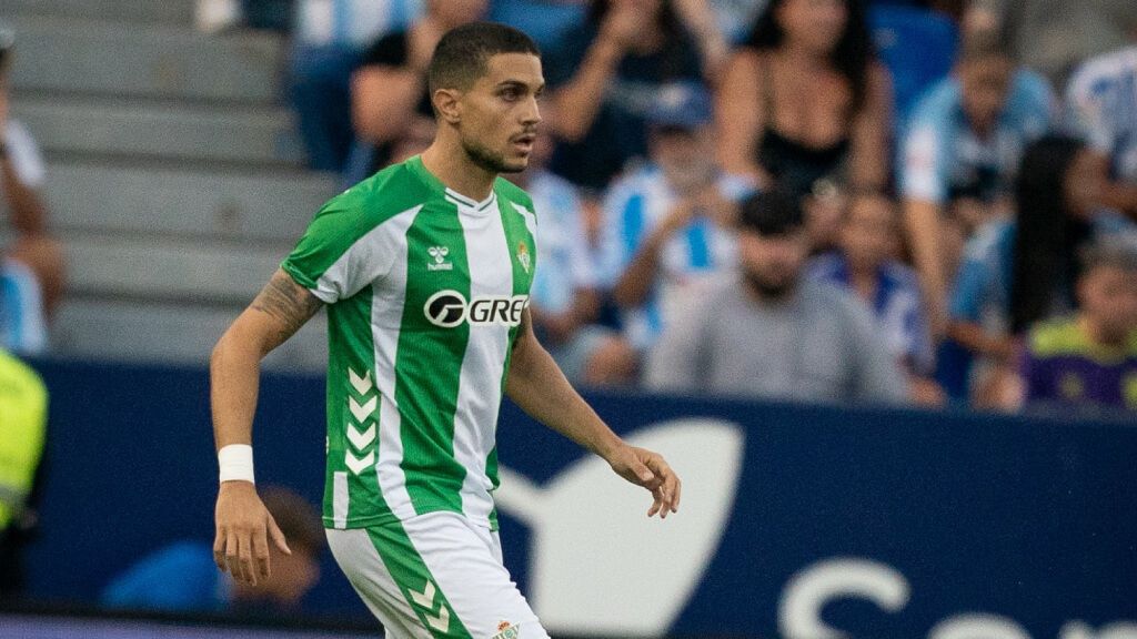 Marc Bartra, ante el Málaga.