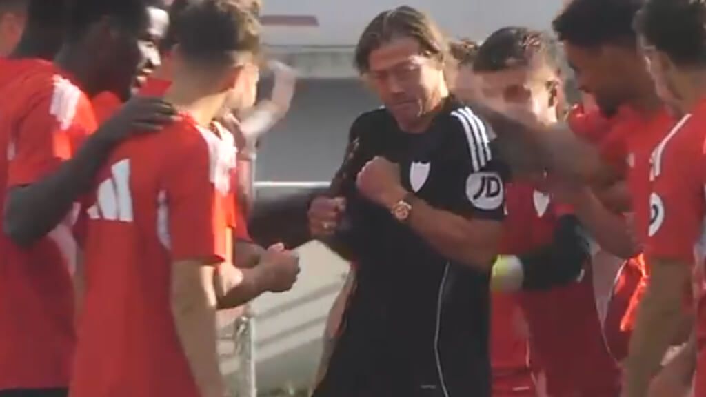 Imagen del 'pasillito' a Matías Almeyda.