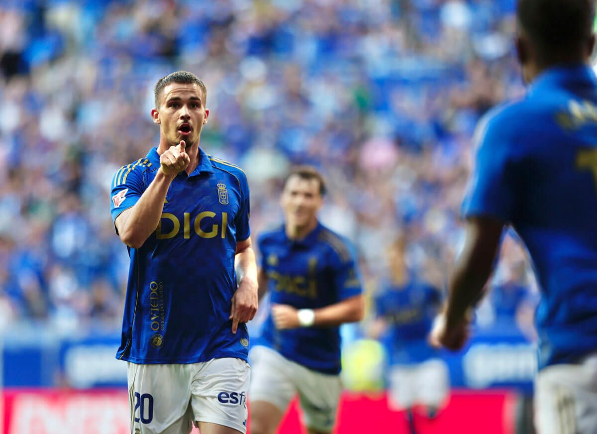 Leander Dendoncker celebra su gol en el Oviedo-Real Sociedad.