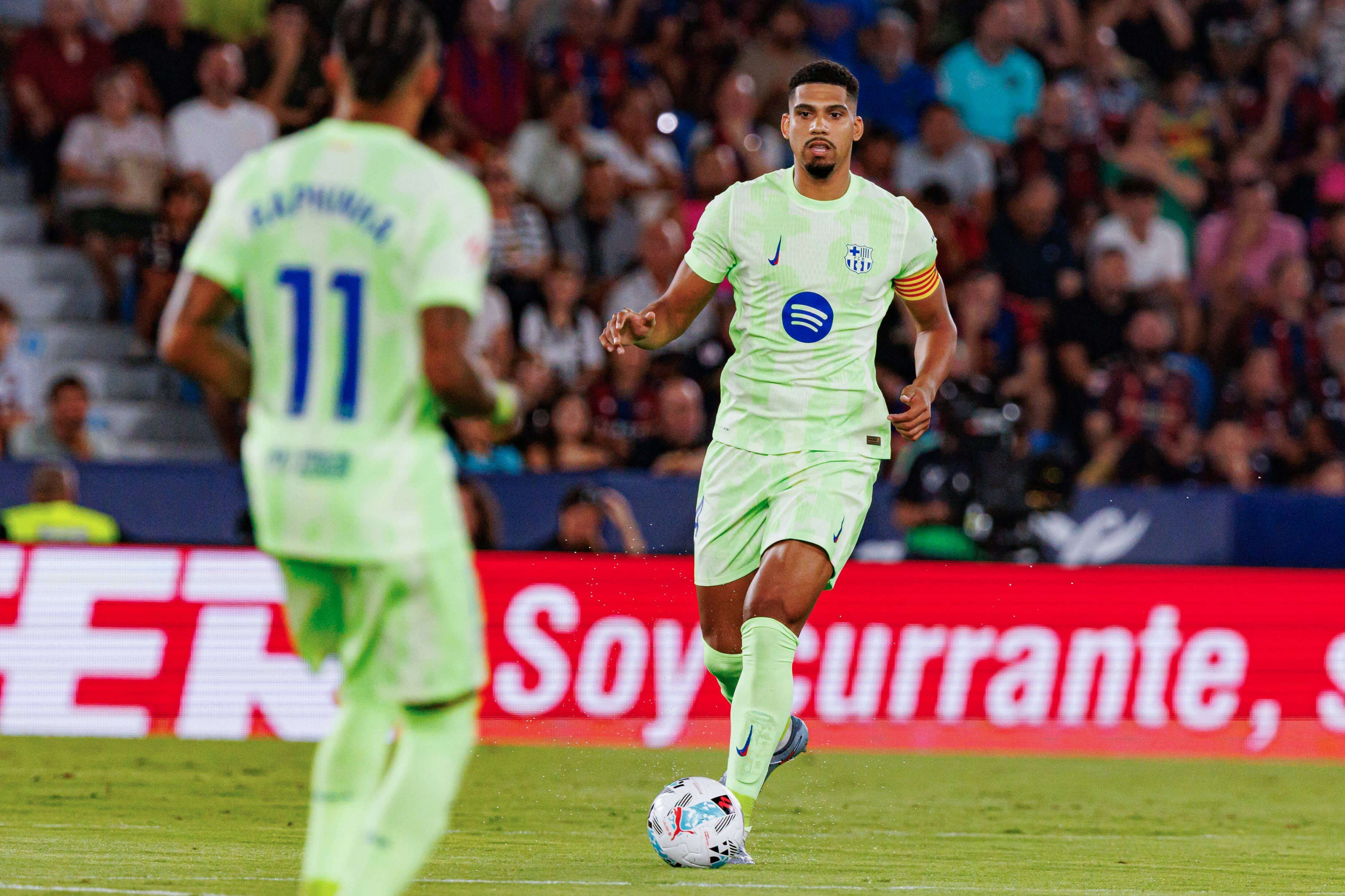  Ronald Araujo, en un partido con el Barcelona.