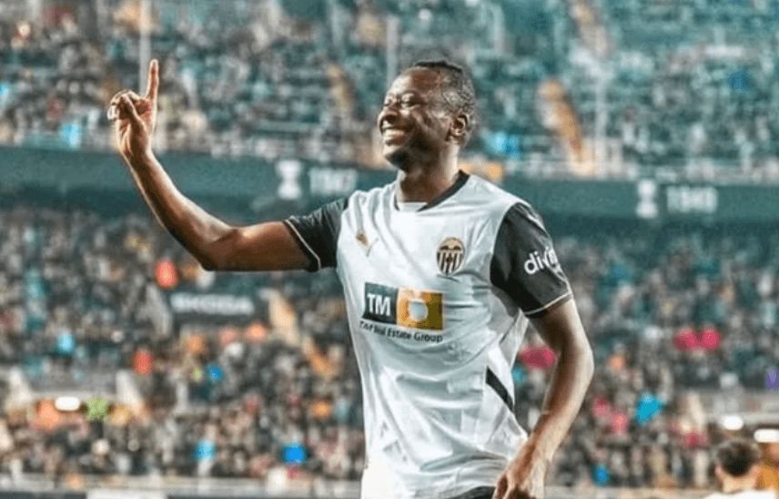 Sadiq celebra un gol en Mestalla