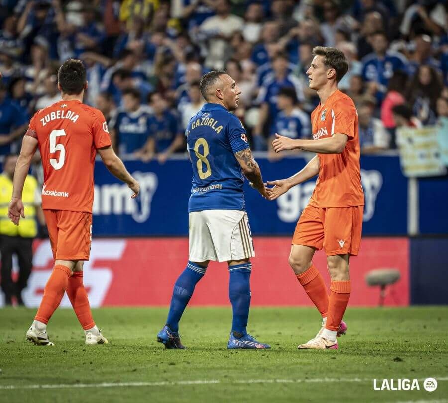  Santi Cazorla, durante el Real Oviedo-Real Sociedad.