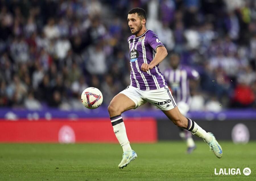 Selim Amallah sólo delante del portero.