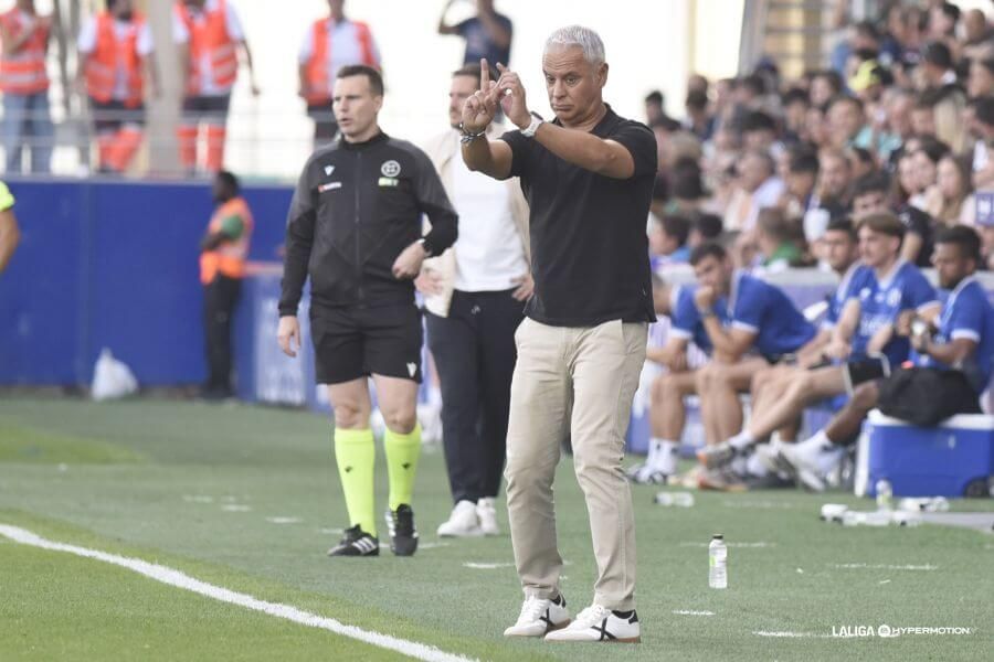 Sergio Pellicer, durante el Huesca-Málaga.
