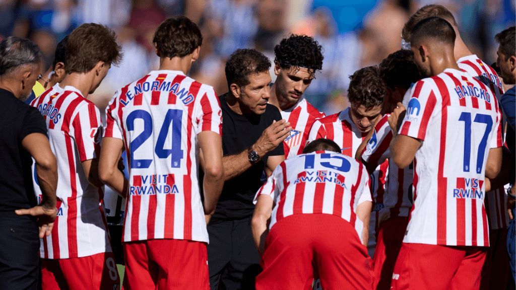 Simeone da una charla a sus jugadores (Europa Press)