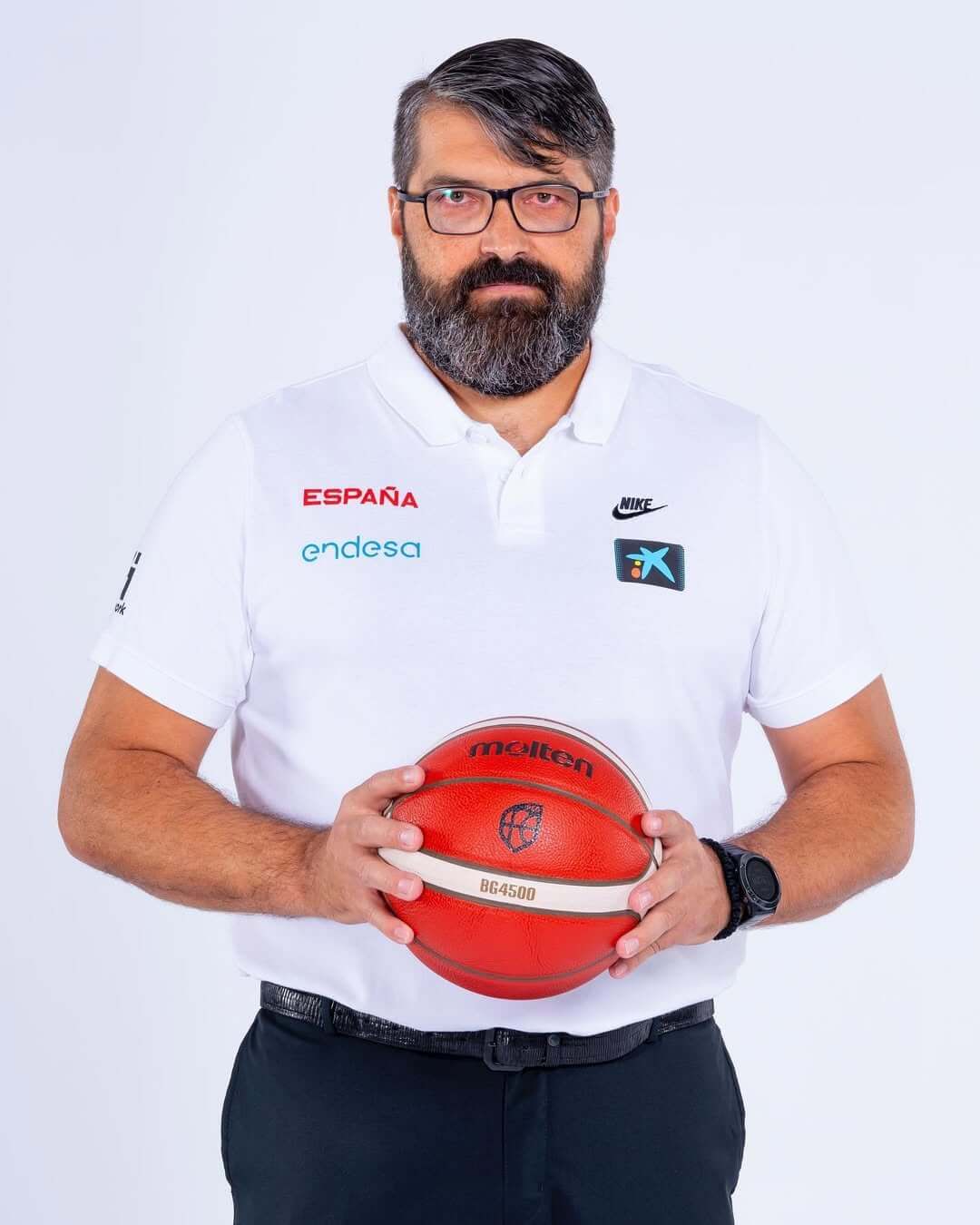 David Urbano con el uniforme de la Selección Española de Baloncesto. Fuente de @urbanogomezdavid.