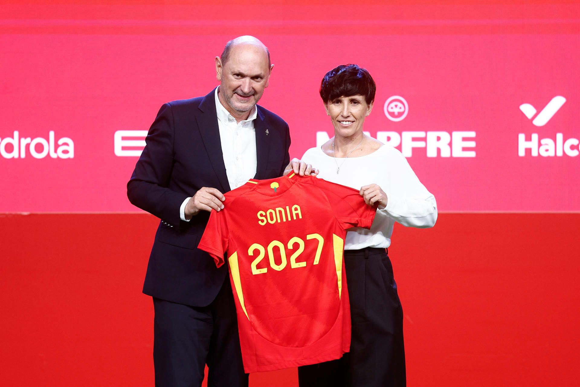  Sonia Bermúdez, junto a Rafael Louzán en su presentación como nuevo seleccionadora.