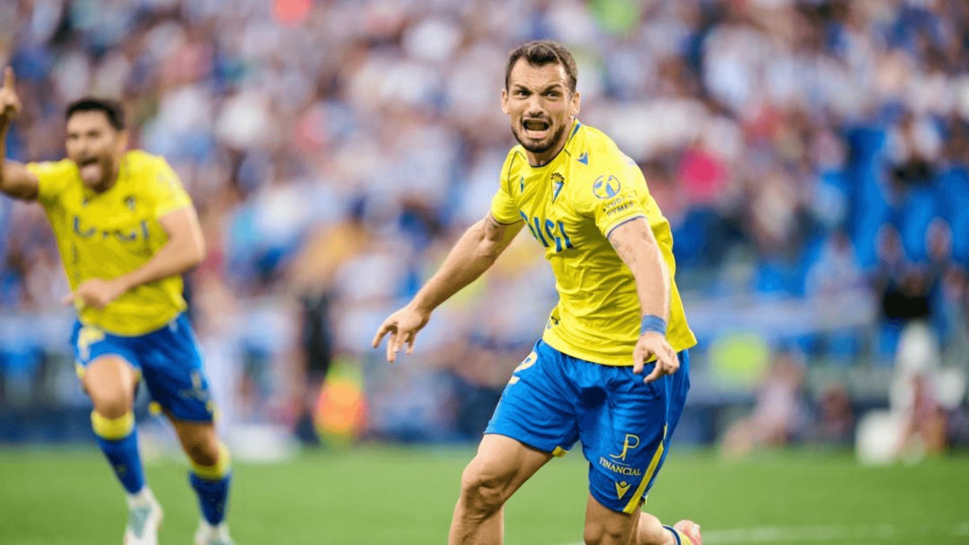 Iuri Tabatadze celebra un gol en el Sanse-Cádiz.