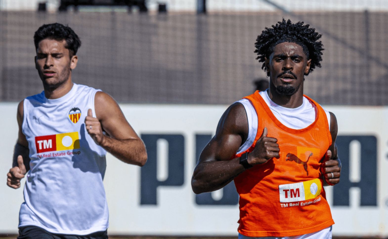 Thierry Rendall ya es uno más para Carlos Corberán (Foto:Valencia CF)