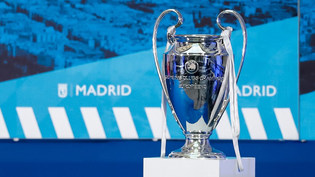  El trofeo de la Champions en el Ayuntamiento de Madrid (Europa Press)