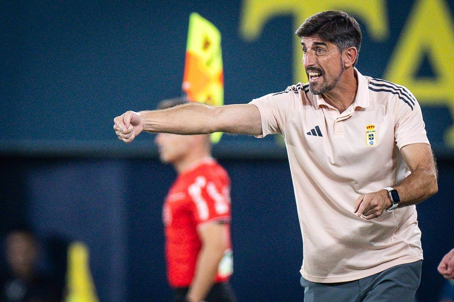 Veljko Paunovic, en un partido del Real Oviedo.