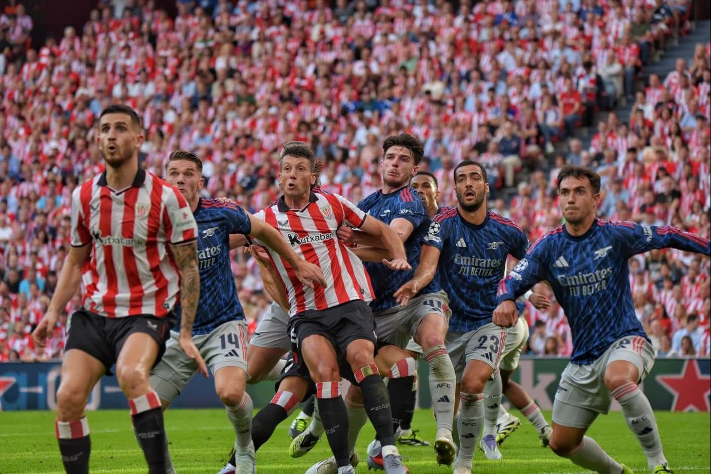  Gran batalla del Athletic Club ante el Arsenal en la UEFA Champions League en San Mamés.